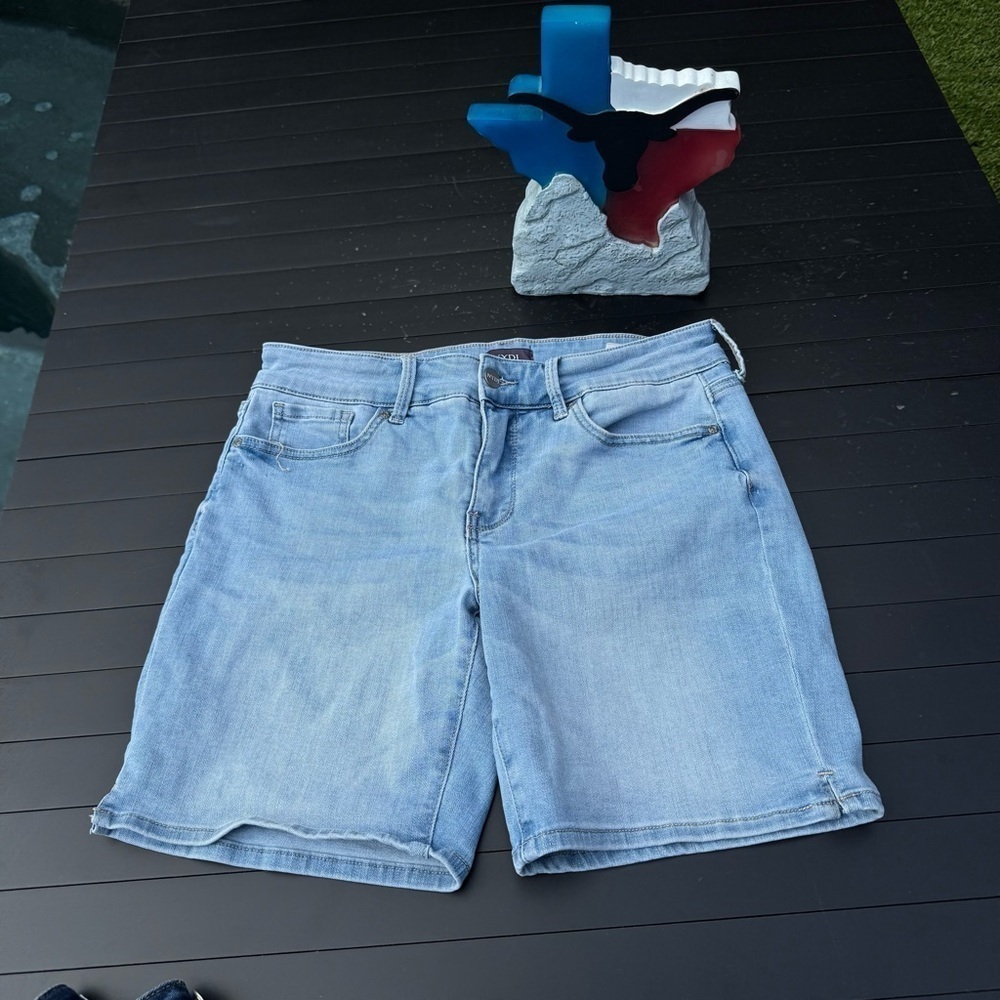 NYDJ Blue Jean Ella Shorts Light Wash Bermuda - Picture 2 of 10